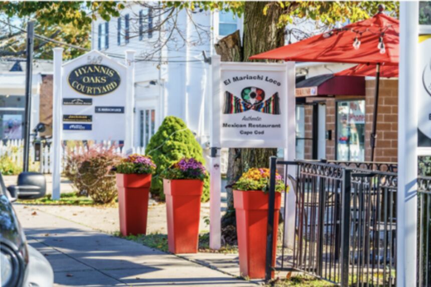 El Mariachi Loco outdoor sign